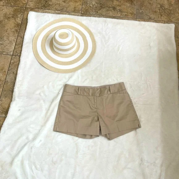 🛍️3/$25 SALE🛍️The Limited shinny khaki summer shorts - Picture 12 of 12